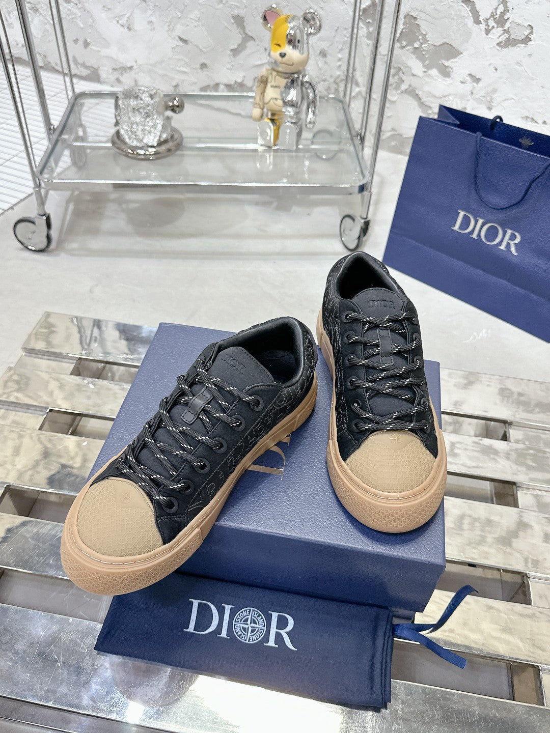 Sneakers
