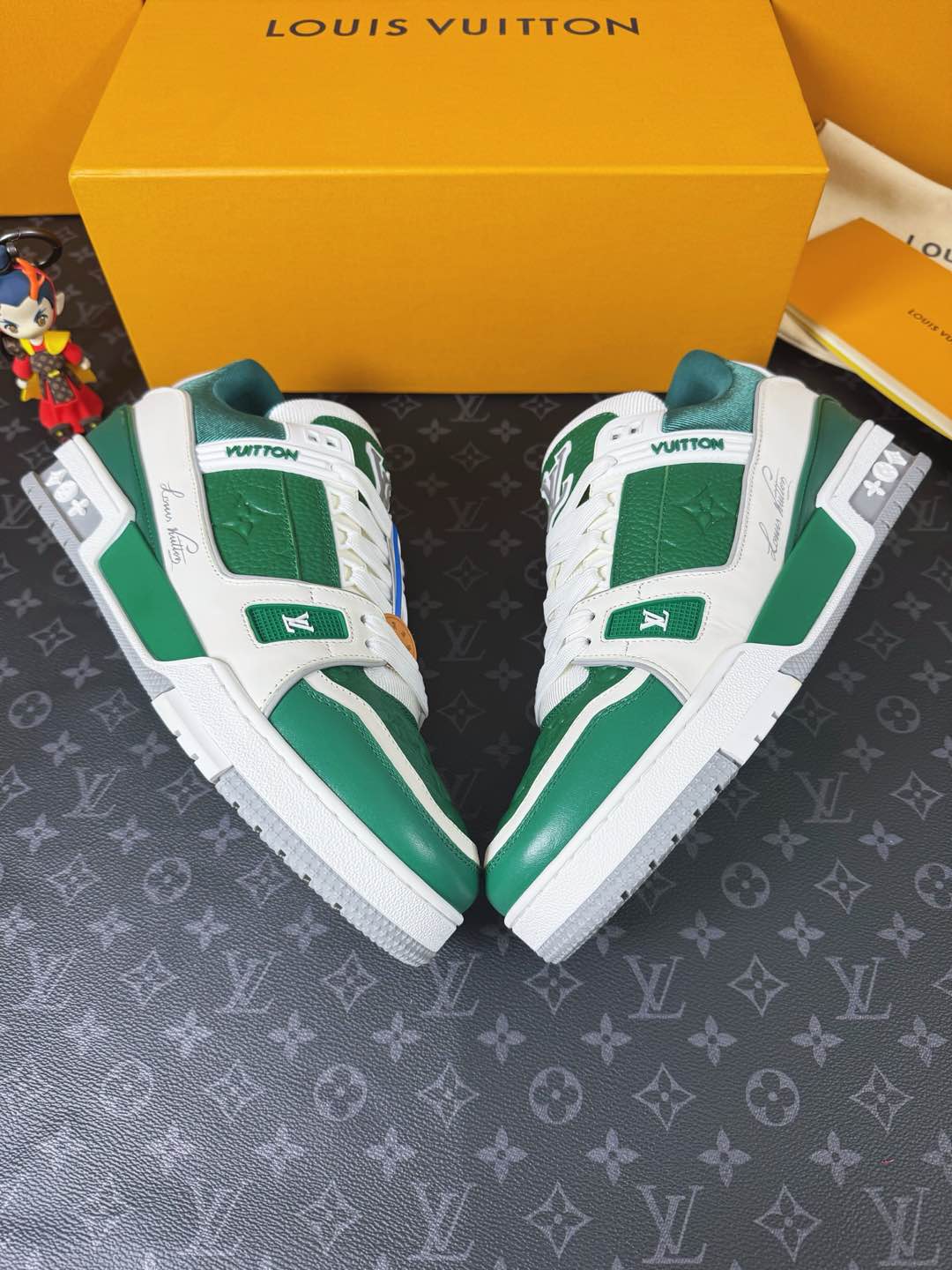 Sneakers