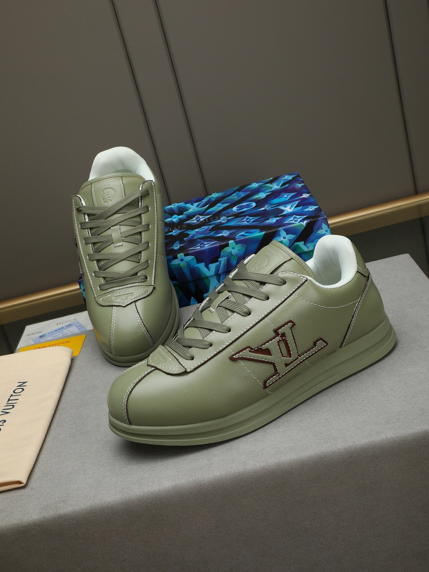 Sneakers