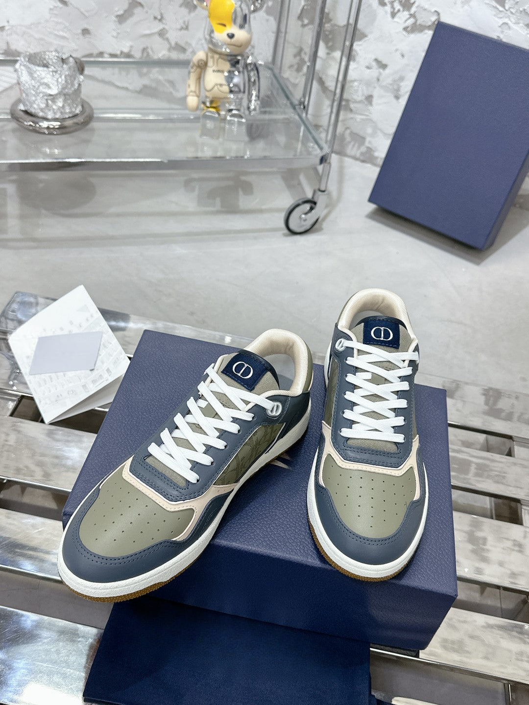 Sneakers