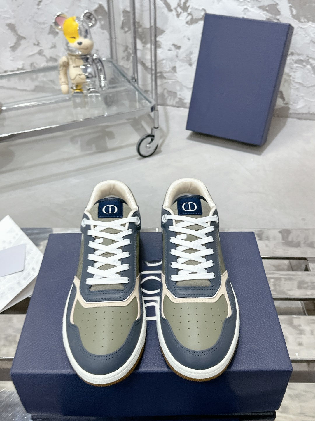 Sneakers