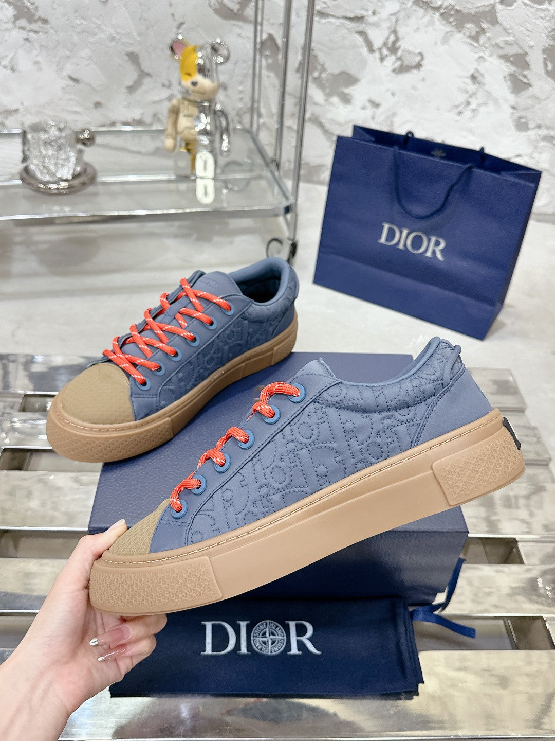 Sneakers
