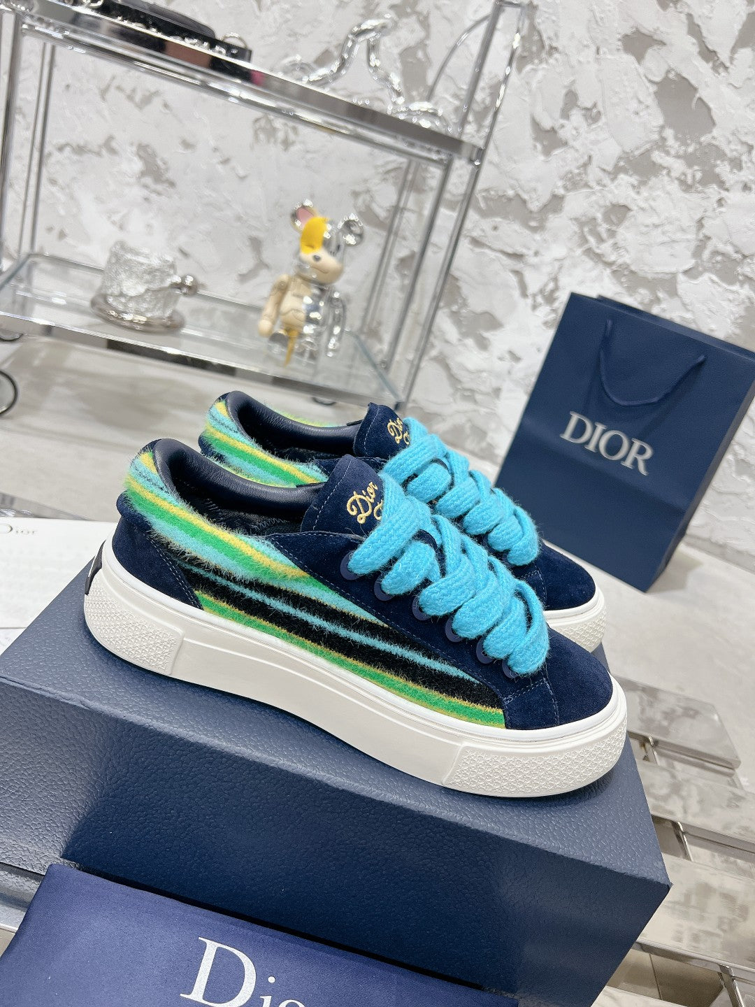 Sneakers