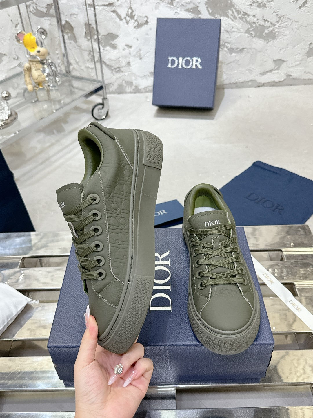 Sneakers