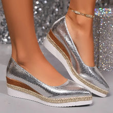 Mireya – GLOSSY POINTED-TOE ORTHOPEDIC WEDGE HEELS