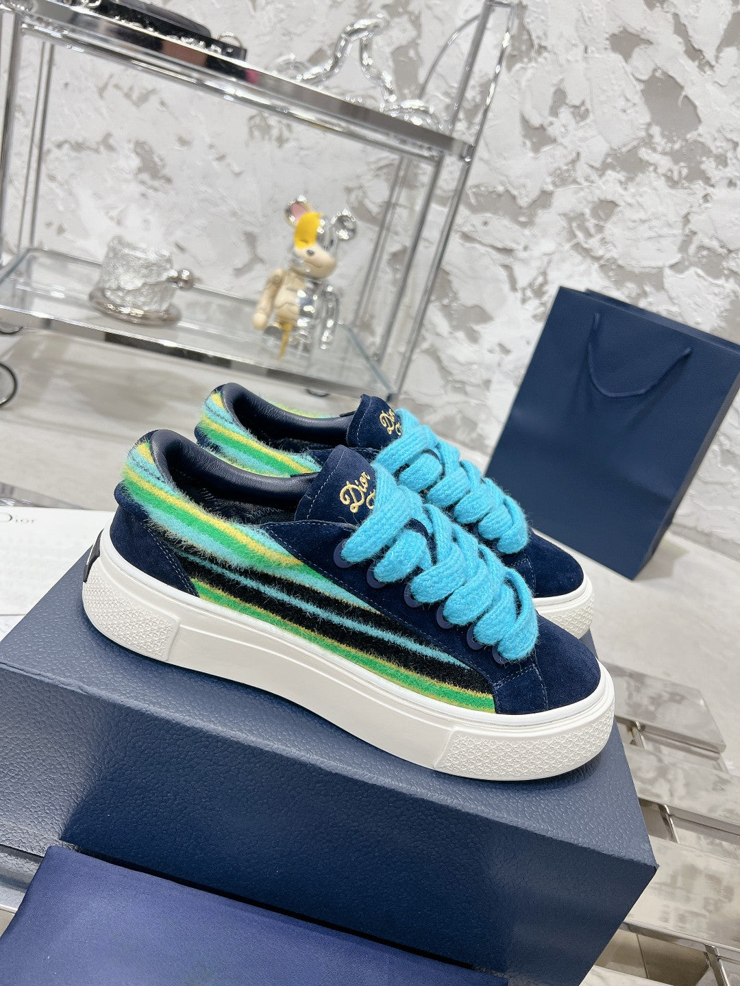 Sneakers