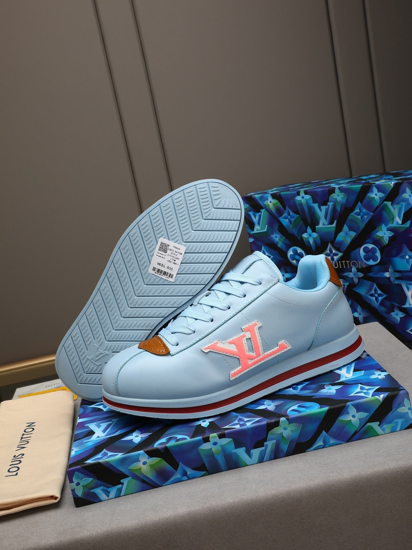 Sneakers