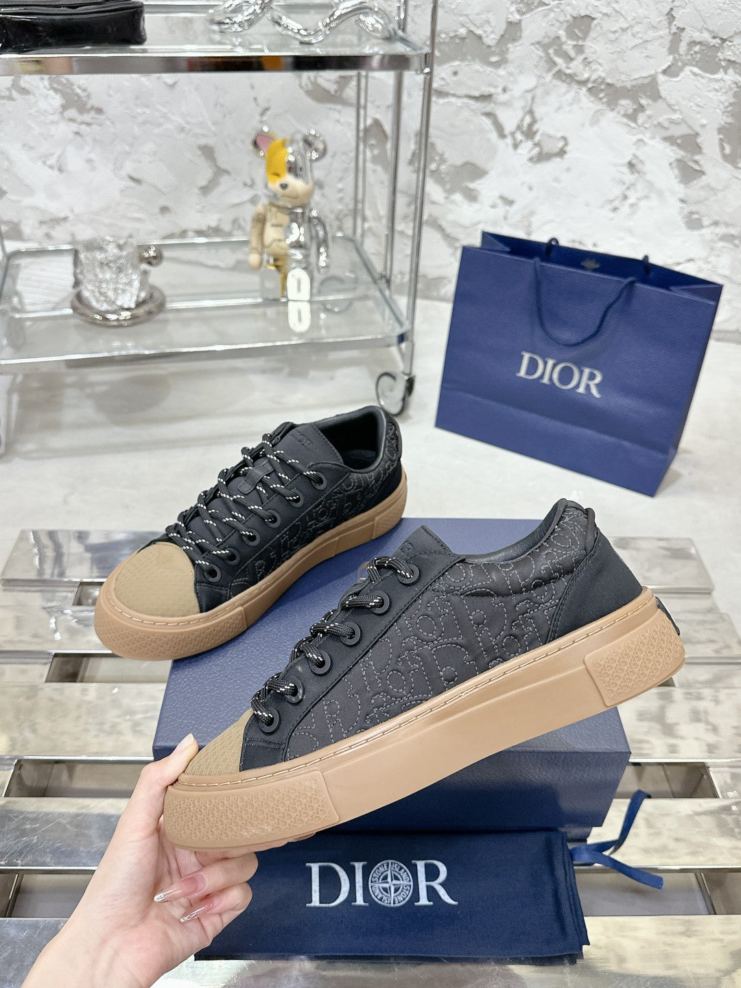 Sneakers