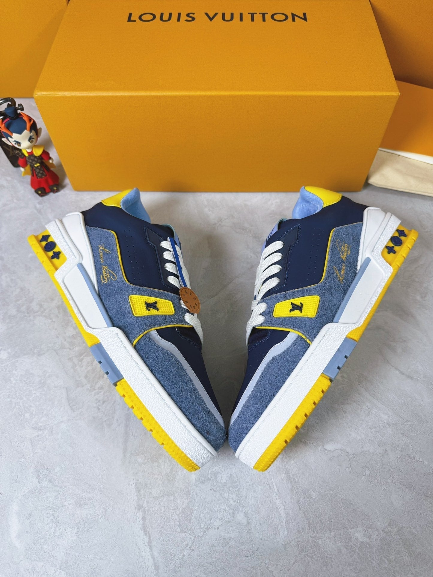 Sneakers