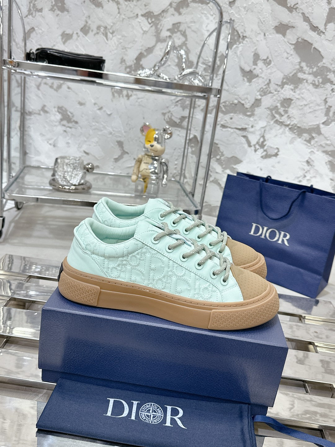 Sneakers