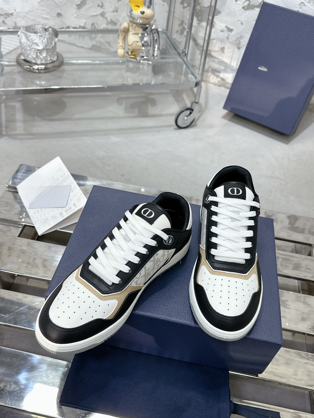 Sneakers